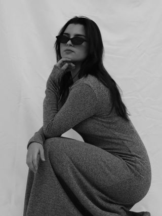 Šedé šaty pro každou z Vás🩶